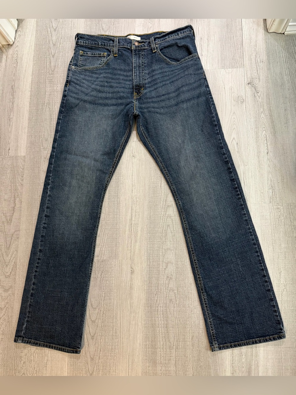 EUC Levi’s Strauss & Co. Signature Bootcut Medium Wash Blue Jeans. Size 34/32.